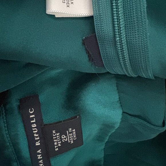 Elegant short sleeves blouse Banana Republic. 95% silk. V neck. Size 2P. - Picture 8 of 13